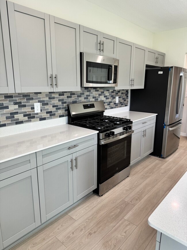 Building Photo - 14773 Summer Br Dr