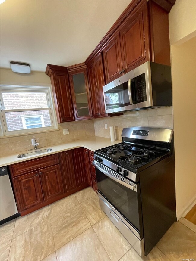 Building Photo - 154-12 19th Ave