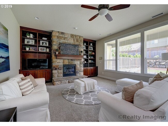 Building Photo - FOR RENT UNFURNISHED: Beautifully maintained 2015 Noyes-built home, 5 bed, 3 bath, 2 car garage w...