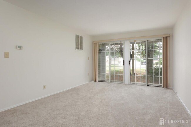 Building Photo - 123 Concordia Cir