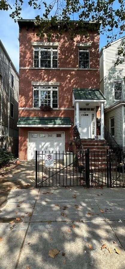 Primary Photo - 34 Van Nostrand Ave