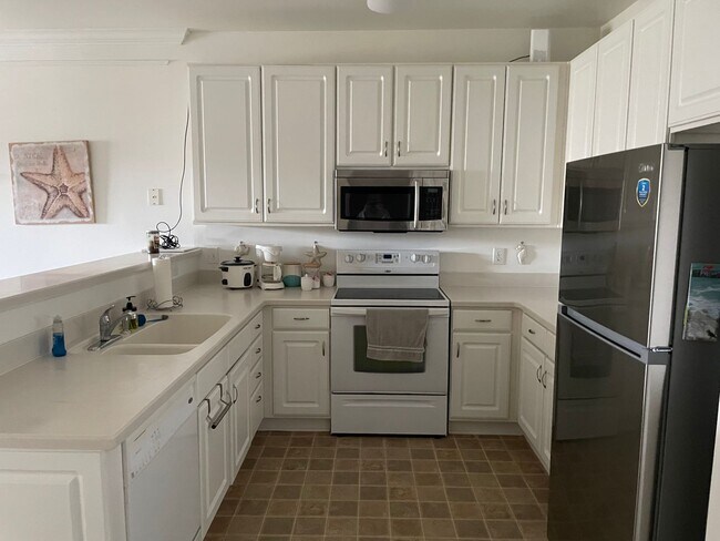 Building Photo - 395 S Crow Creek Dr