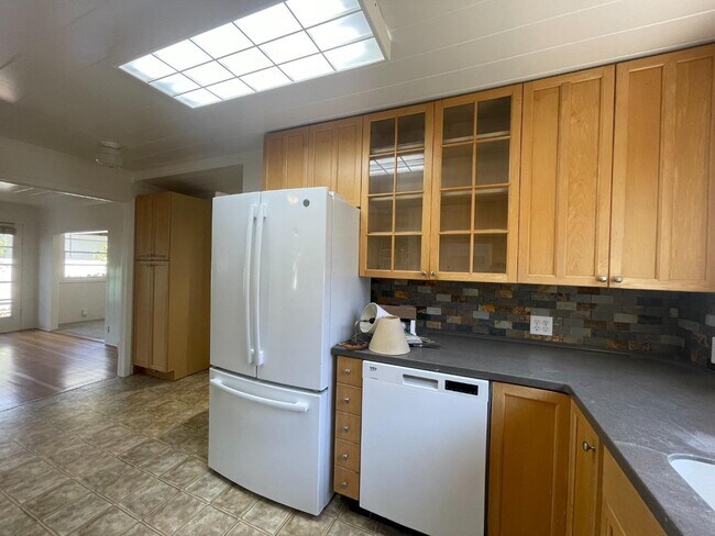 Building Photo - 501 Palmer Ln