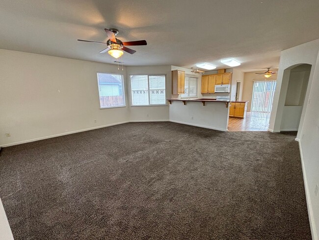 Building Photo - Spacious 3 Bedroom 2 bath House in Dayton !