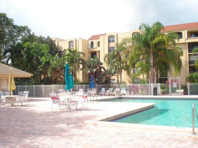 larger pool - 450 Egret Cir