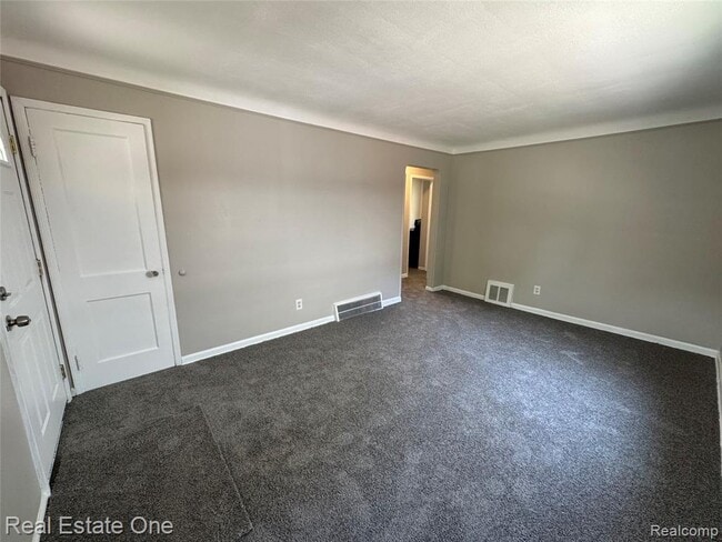 Building Photo - 3162 Chestnut St