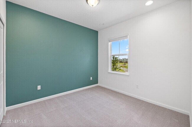 Building Photo - 180 Brandon Lks Dr