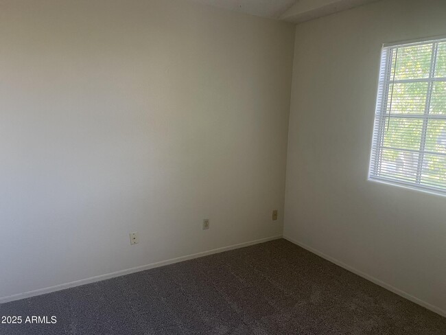 Building Photo - 441 S Maple