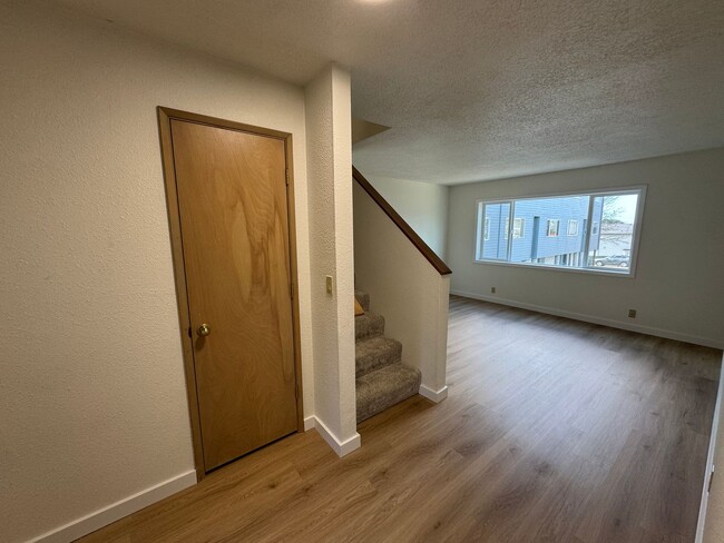 Building Photo - 1041/A/