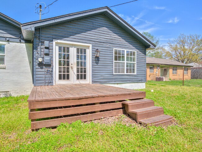 Building Photo - Beautiful Home Just Minutes from the OU Campus!