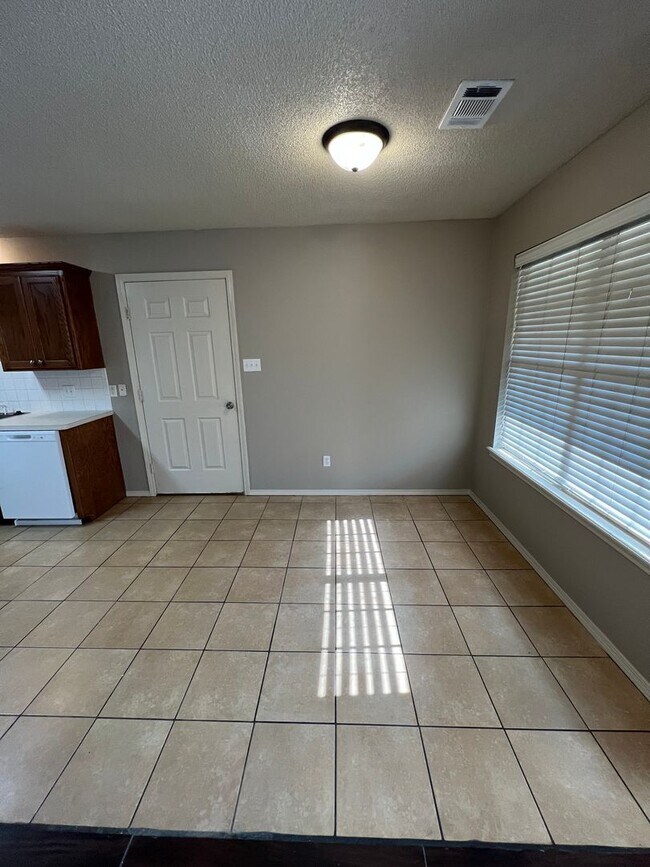Building Photo - 1807 Ingalls Ln