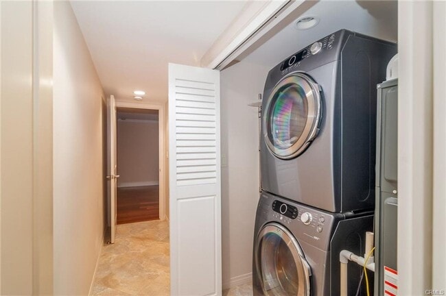 Building Photo - Modern Lomita Condo with Central A/C & Heat