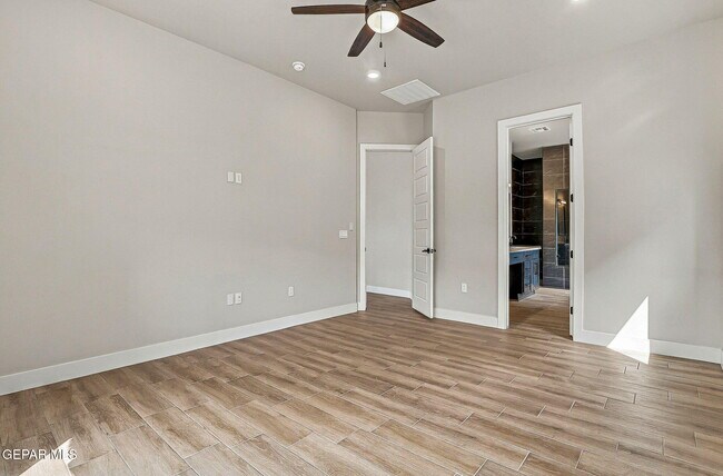 Building Photo - 1807 Ritzy Lou Pl