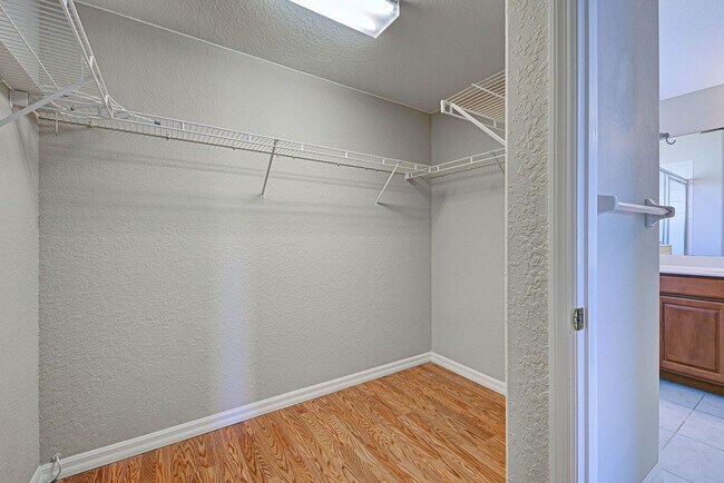 Building Photo - 2134 Boxwood St