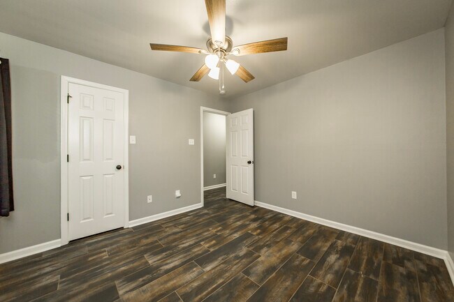 Building Photo - 31 Newcastle Dr