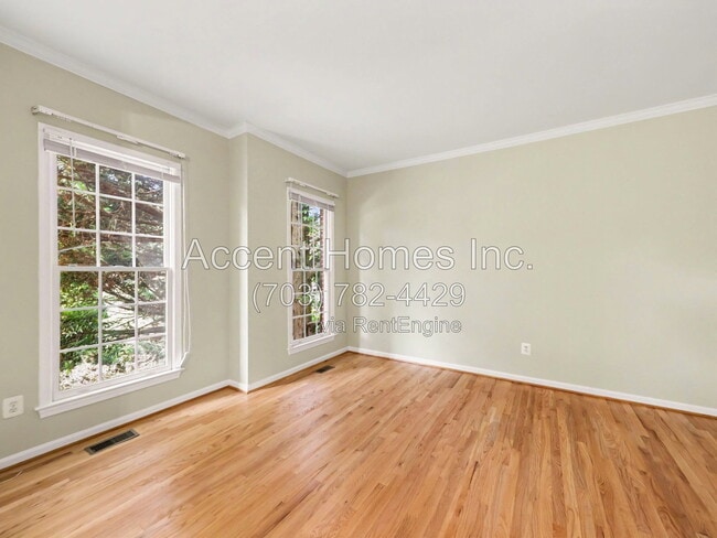 Building Photo - 6034 Sumner Rd