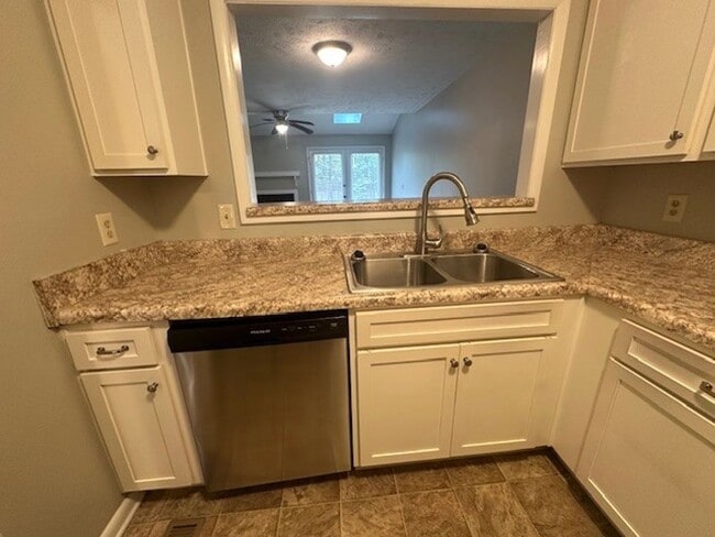 Building Photo - 1190 Wrenwood Ct