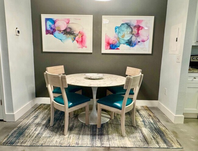 Building Photo - 2 Bedroom condo with 2 Car Garage Condo Fo...