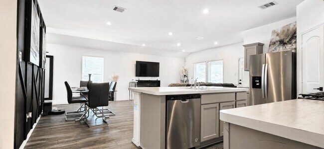 Building Photo - 24836 Sugar Pine Cone St