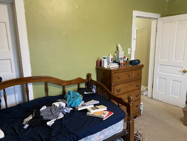 Building Photo - 11 W 14th St