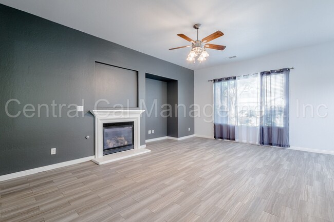 Building Photo - 3 Bedroom/2 Bath Home in Desired Southwest...