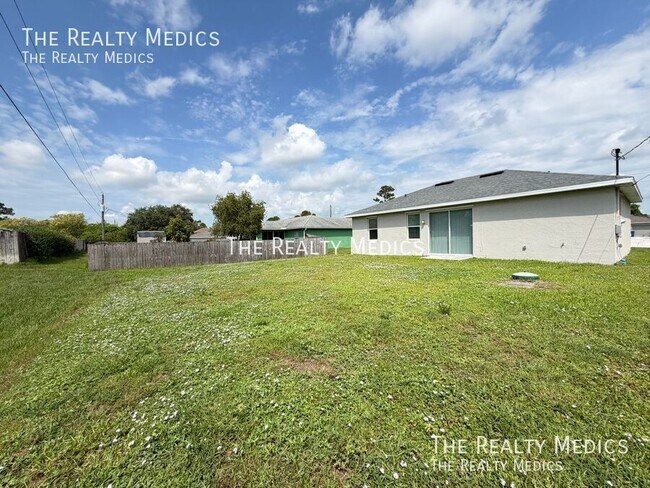 Building Photo - 2481 San Filippo Dr SE