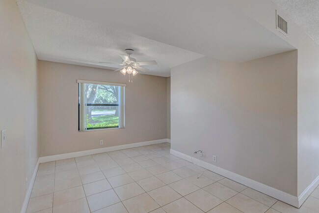 Building Photo - 601 Sabal Ridge Cir