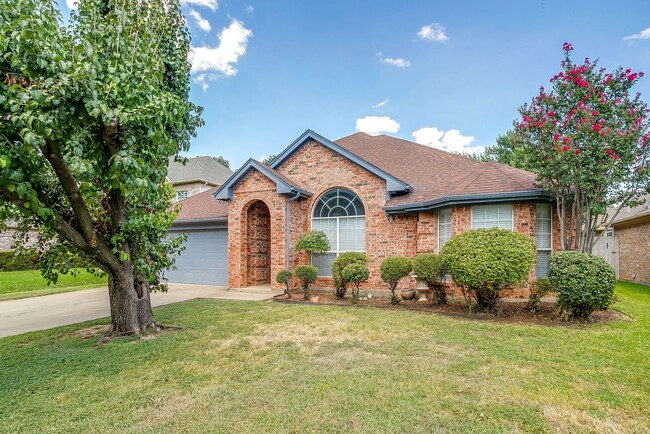 Building Photo - Freshly Remodeled 3 Bedroom, 2 Bath Home Awaiting New Tenants- FWISD- 76133