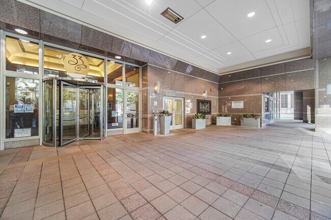 Building Photo - 33 W Ontario St