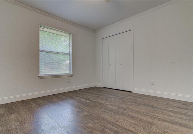 Building Photo - 1905 Moonlight Dr