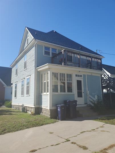 Building Photo - 383 Maple Ave