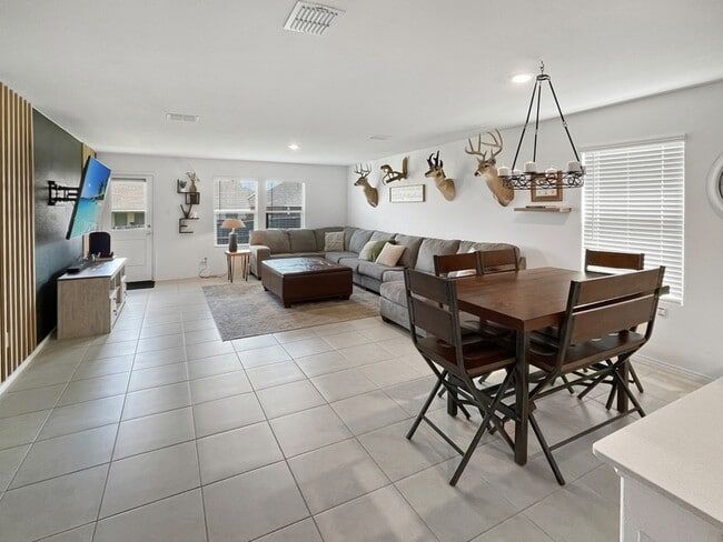 Building Photo - 8425 Fawn Creek Dr