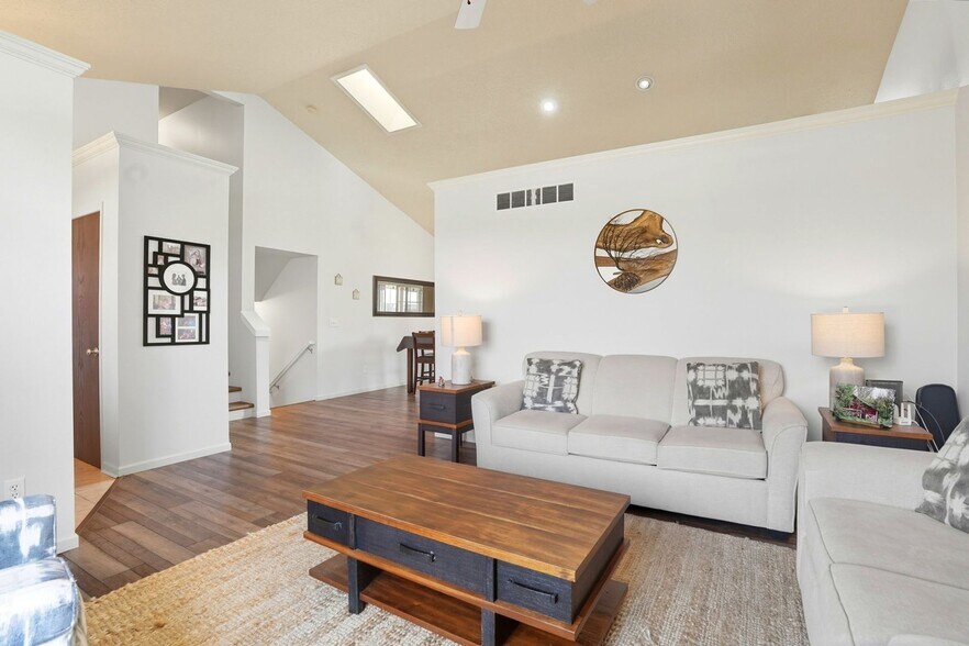 Building Photo - 235 Lockmoor Ave