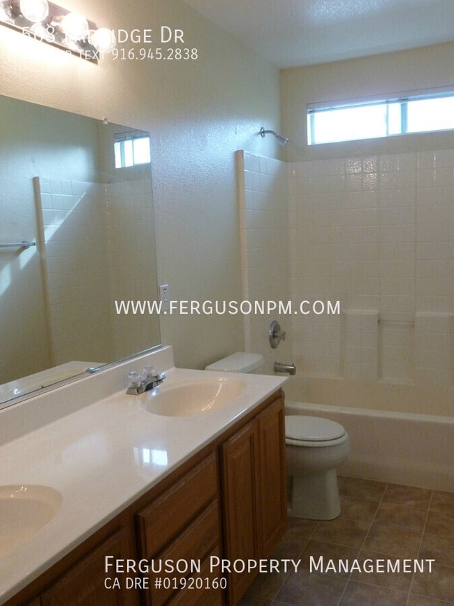 Building Photo - 568 Farridge Dr