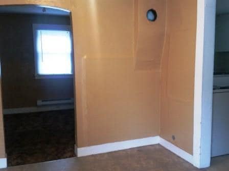 Building Photo - SMALL ONE-LEVEL HOUSE