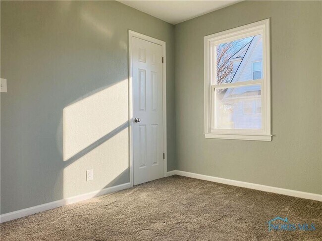 Building Photo - 3263 Blackstone Dr