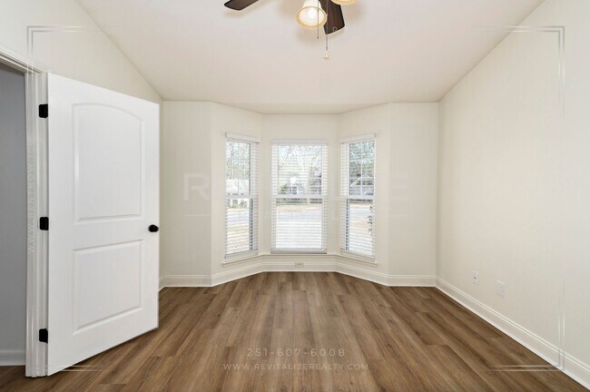 Building Photo - Beautifully Remodeled 4 Bed / 2 Bath Home near Airport Blvd