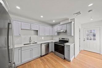 Building Photo - 417 Commercial St