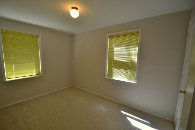 Building Photo - 13702 Densmore Ave N