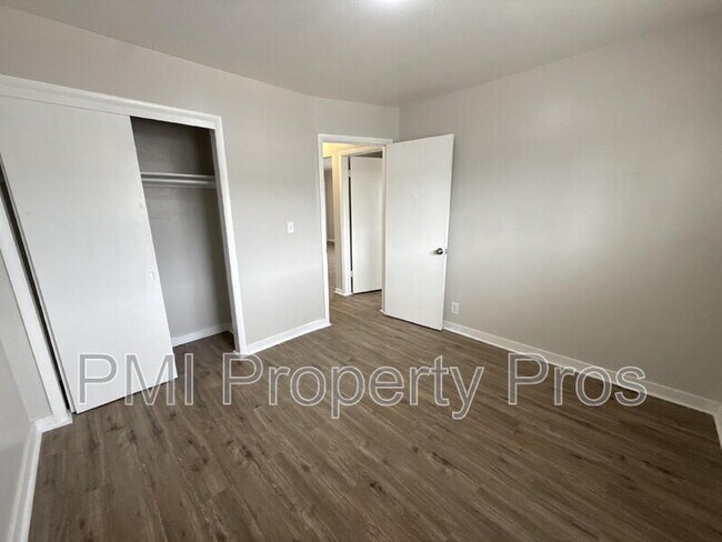 Building Photo - 7701 W Hampton Ave