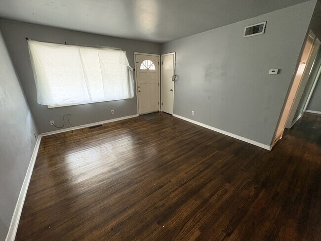 Building Photo - 2442 N Pittsburg Ave