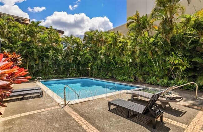 Building Photo - 1114 Punahou St