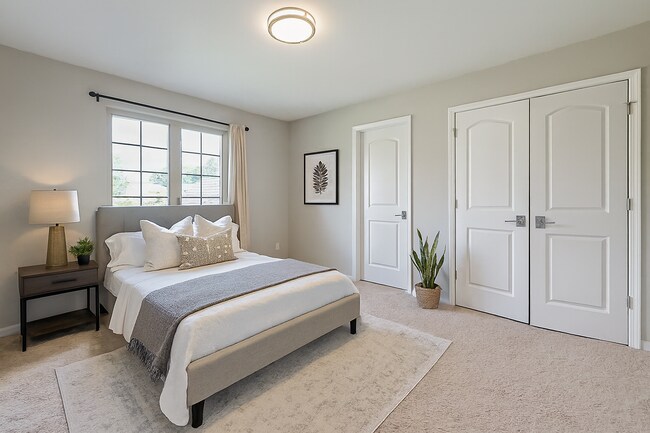Building Photo - AVAILABLE NOW! Stunning 5-Bedroom Home in ...