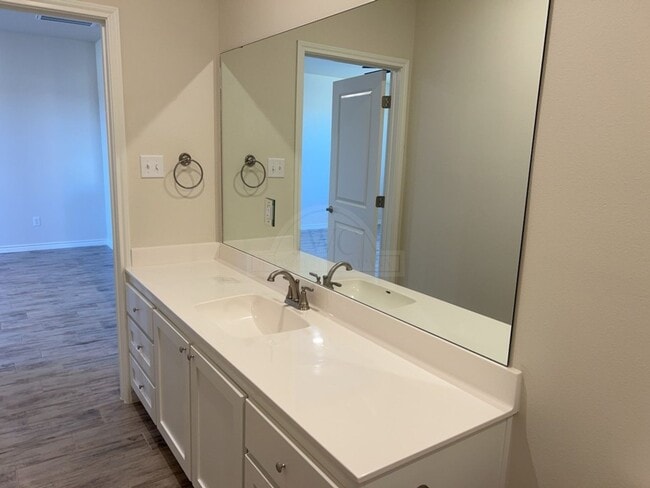 Building Photo - 5100 Rose Petal Ct