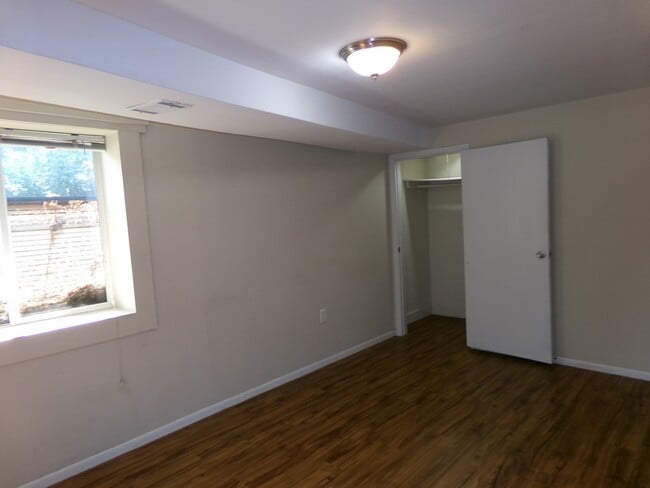 Building Photo - 1132 Ponderosa Dr