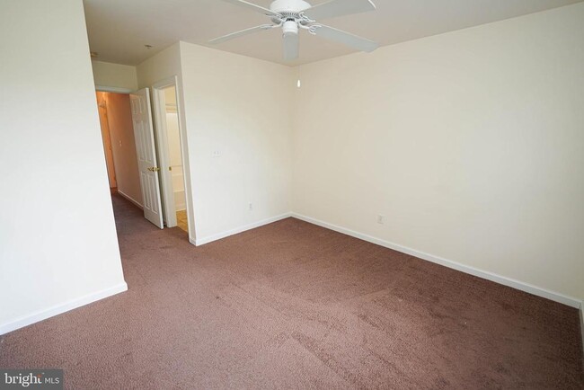 Building Photo - 420 Parkview Ct