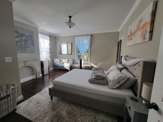 Building Photo - 107 Munroe St