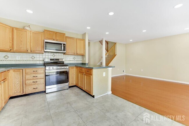Building Photo - 102 Berkshire Dr