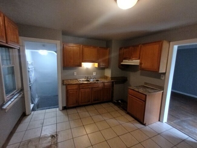 Building Photo - EAST SIDE - 3bd Brick Bungalow $1100/mo