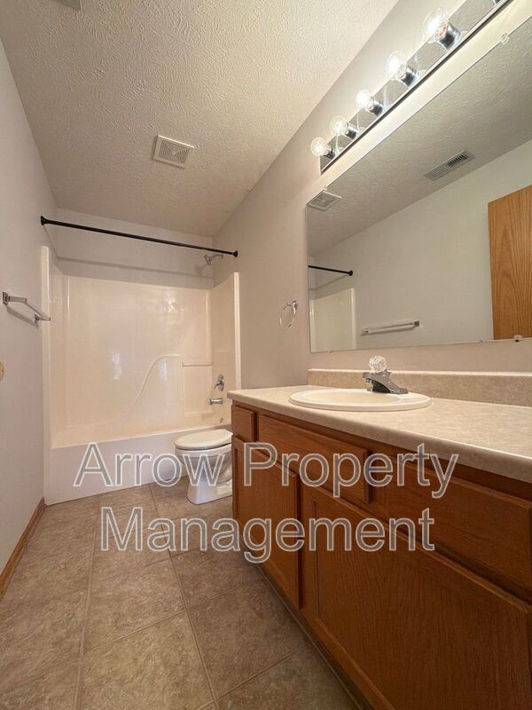 Building Photo - 1660 Swanson Dr